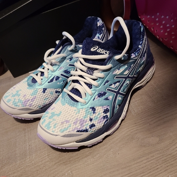ASICS running shoes - Picture 1 of 1